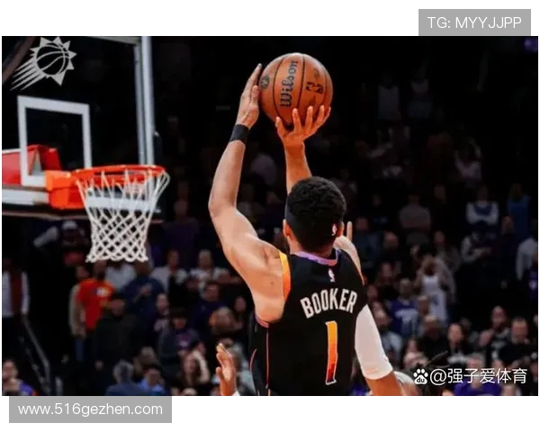 布克第三节强势回归5投4中砍下12分助力球队成功反超比分